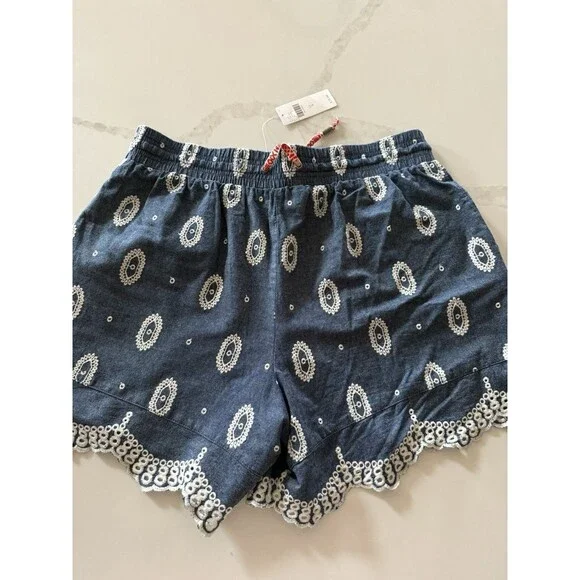 ett:twa  Anthropologie Embroidered Chambray Eyelet Scallop Shorts  Small - Picture 4 of 4
